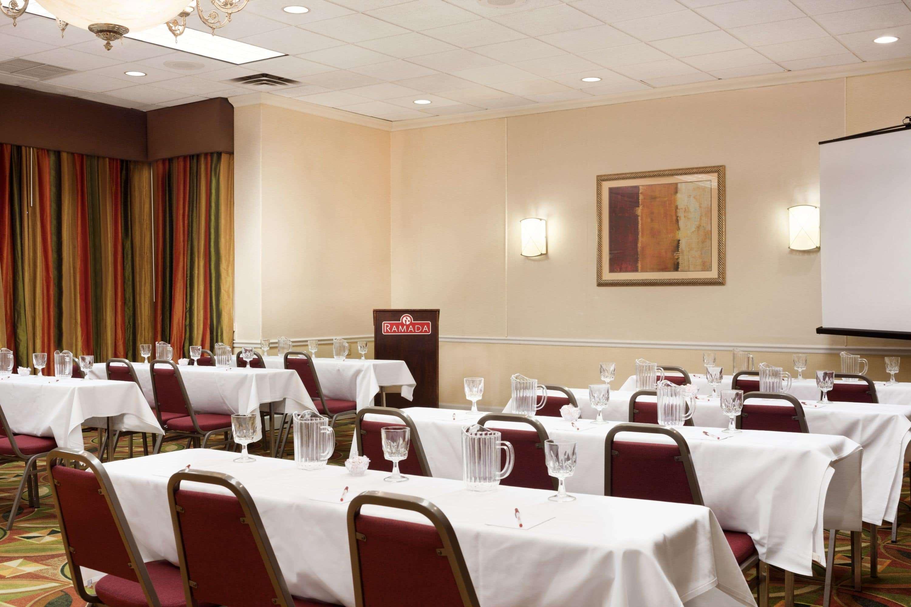 מלון Ramada By Wyndham Newark/Wilmington מראה חיצוני תמונה