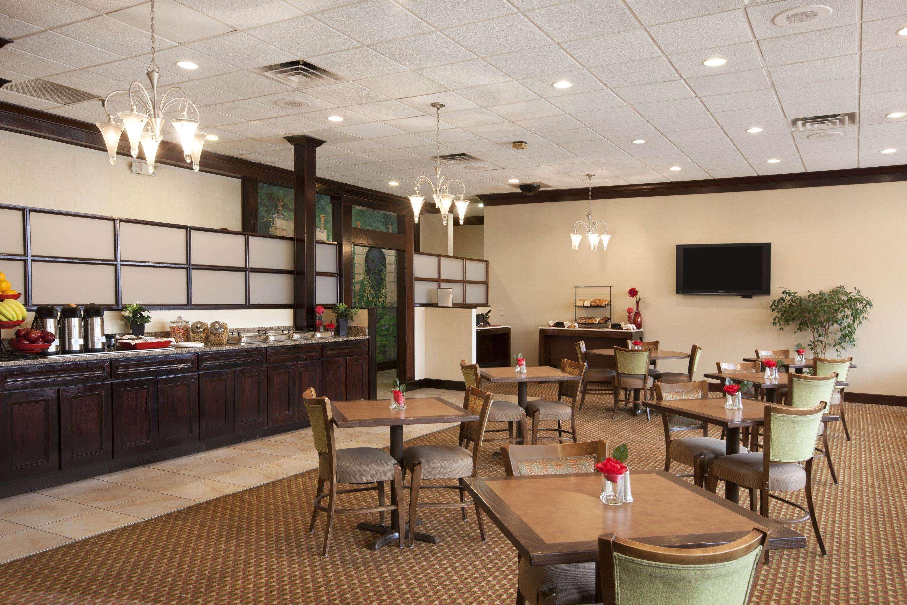 מלון Ramada By Wyndham Newark/Wilmington מראה חיצוני תמונה