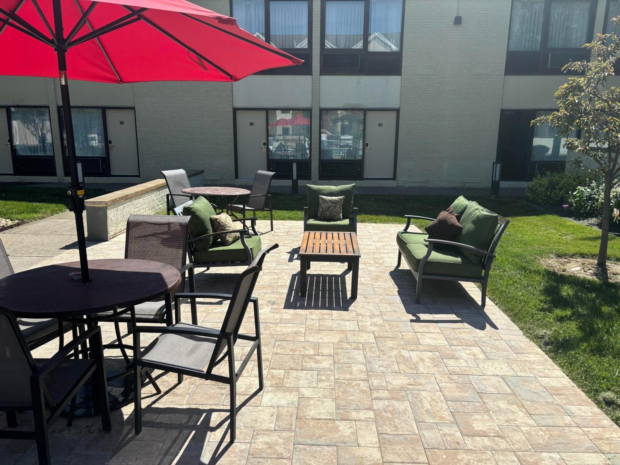 מלון Ramada By Wyndham Newark/Wilmington מראה חיצוני תמונה