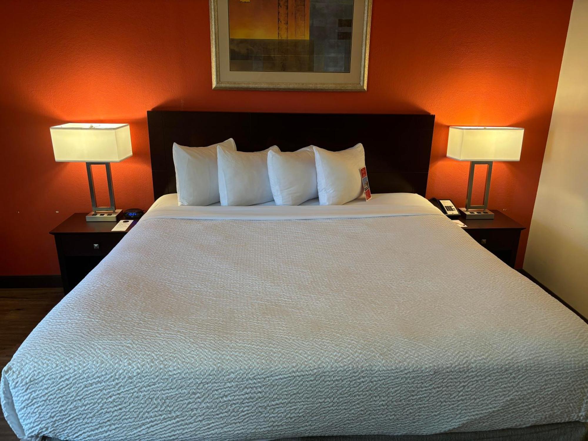 מלון Ramada By Wyndham Newark/Wilmington מראה חיצוני תמונה