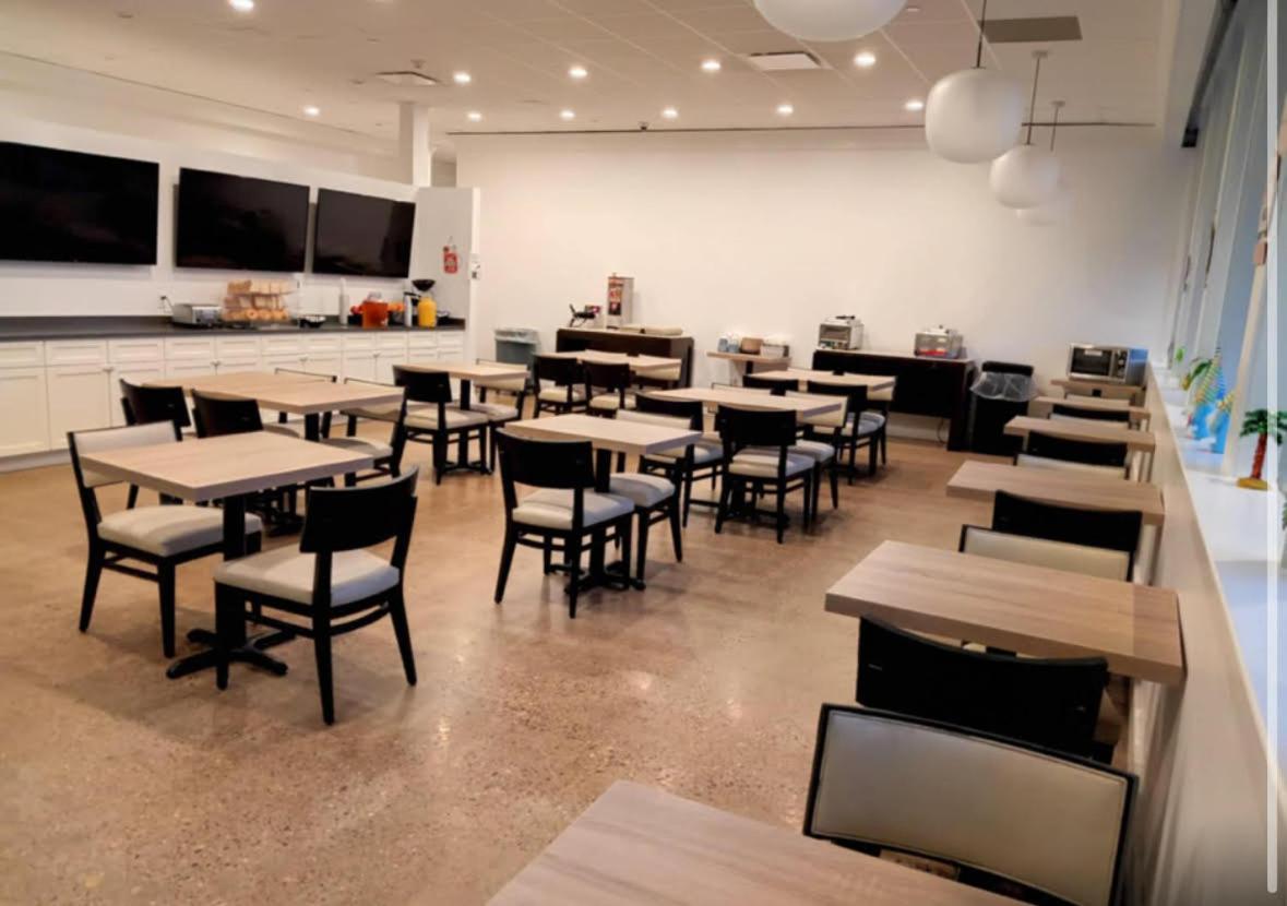 מלון Ramada By Wyndham Newark/Wilmington מראה חיצוני תמונה