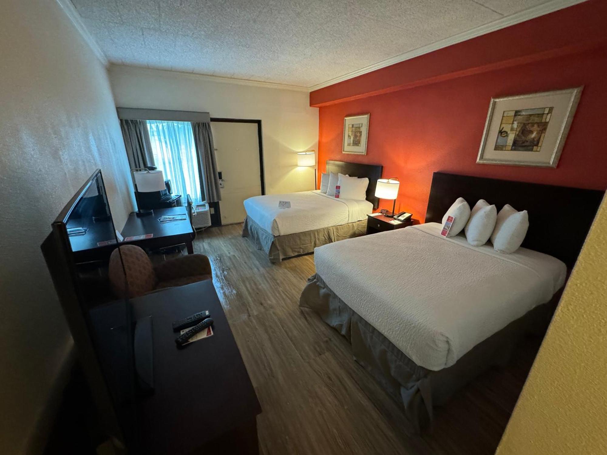 מלון Ramada By Wyndham Newark/Wilmington מראה חיצוני תמונה